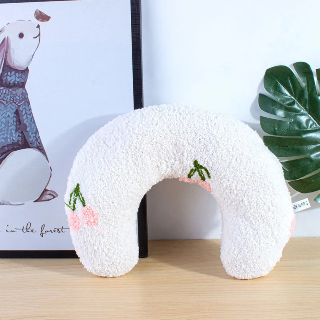 Little Pillow for Cats Fashion Neck Protector Deep Sleep Puppy U-Shaped Pillow Kitten Headrest for Cats Indoor Soft Calming Toy
